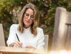 人與人之間為什麼要建立某種關係，穩定牢固的陪伴