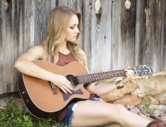 跟女孩子聊天技巧什麼軟體比較好，這幾種很不錯，簡單又有用