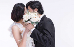 聊天技巧幽默追女孩子不適合所有人，可以送禮約飯